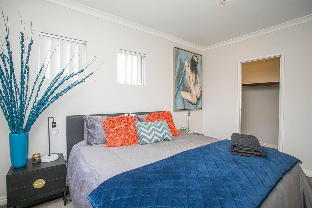 2 Luxury Canal Holiday Homes - Sleep 28 Mandurah Luaran gambar