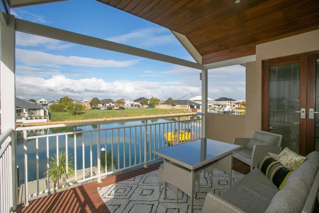 2 Luxury Canal Holiday Homes - Sleep 28 Mandurah Luaran gambar