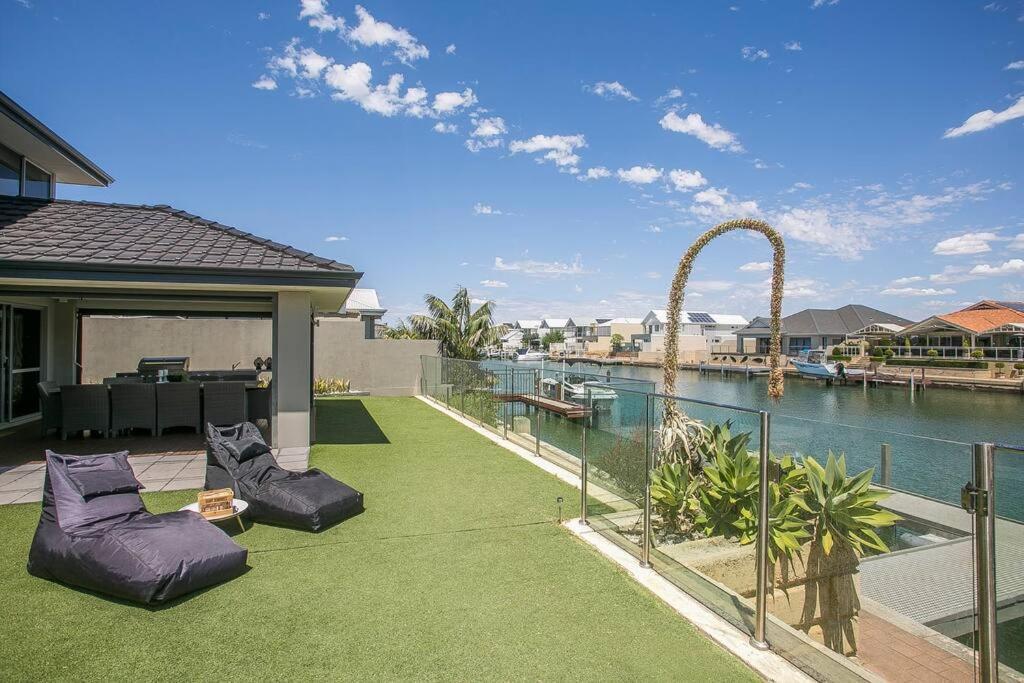 2 Luxury Canal Holiday Homes - Sleep 28 Mandurah Luaran gambar