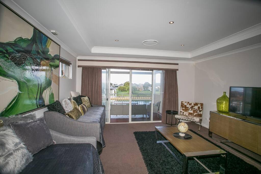 2 Luxury Canal Holiday Homes - Sleep 28 Mandurah Luaran gambar