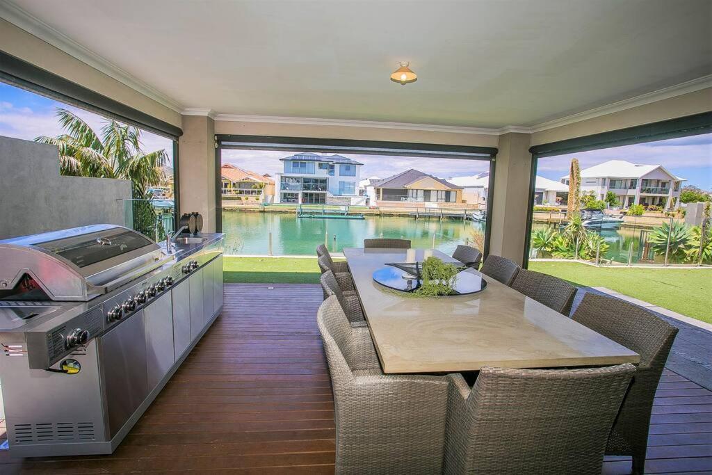 2 Luxury Canal Holiday Homes - Sleep 28 Mandurah Luaran gambar