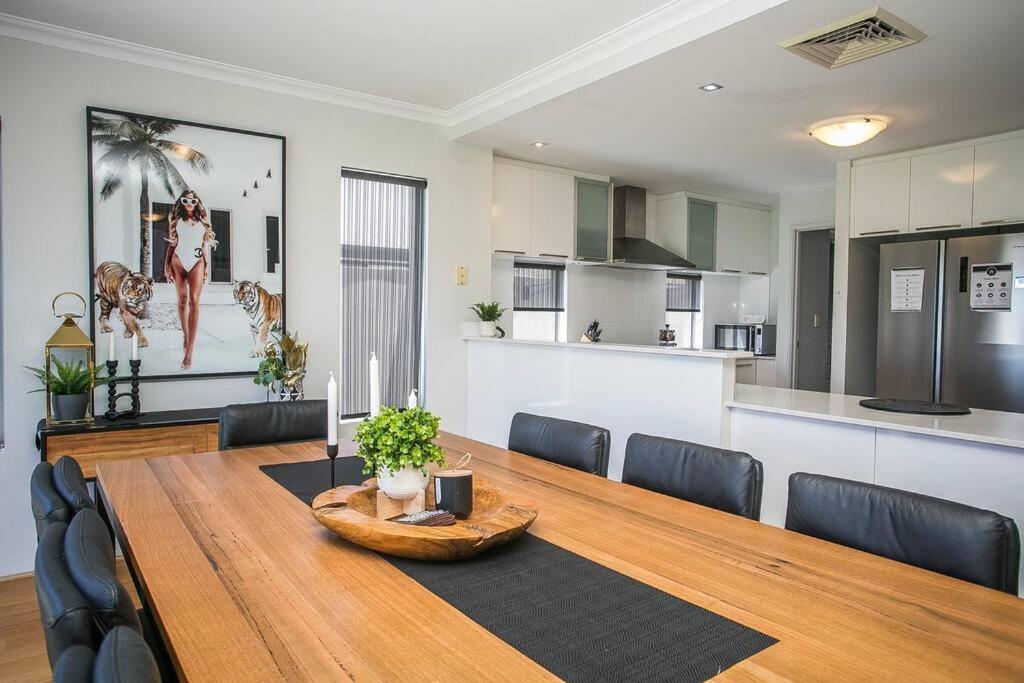 2 Luxury Canal Holiday Homes - Sleep 28 Mandurah Luaran gambar