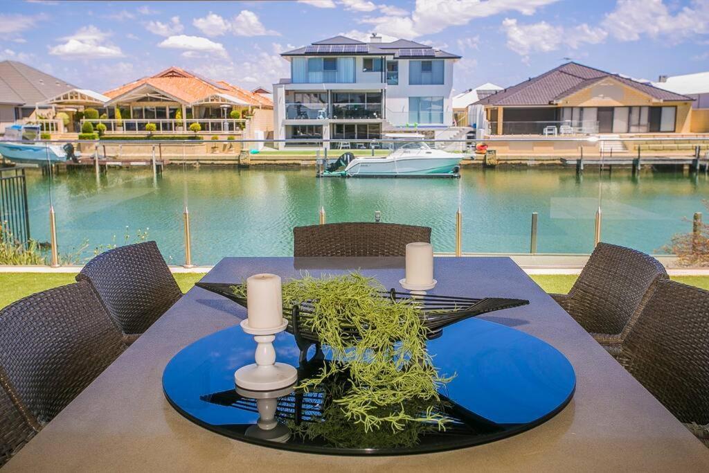 2 Luxury Canal Holiday Homes - Sleep 28 Mandurah Luaran gambar