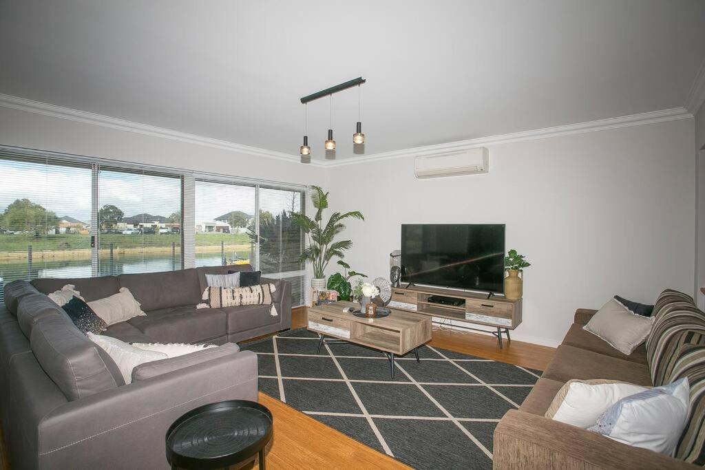 2 Luxury Canal Holiday Homes - Sleep 28 Mandurah Luaran gambar