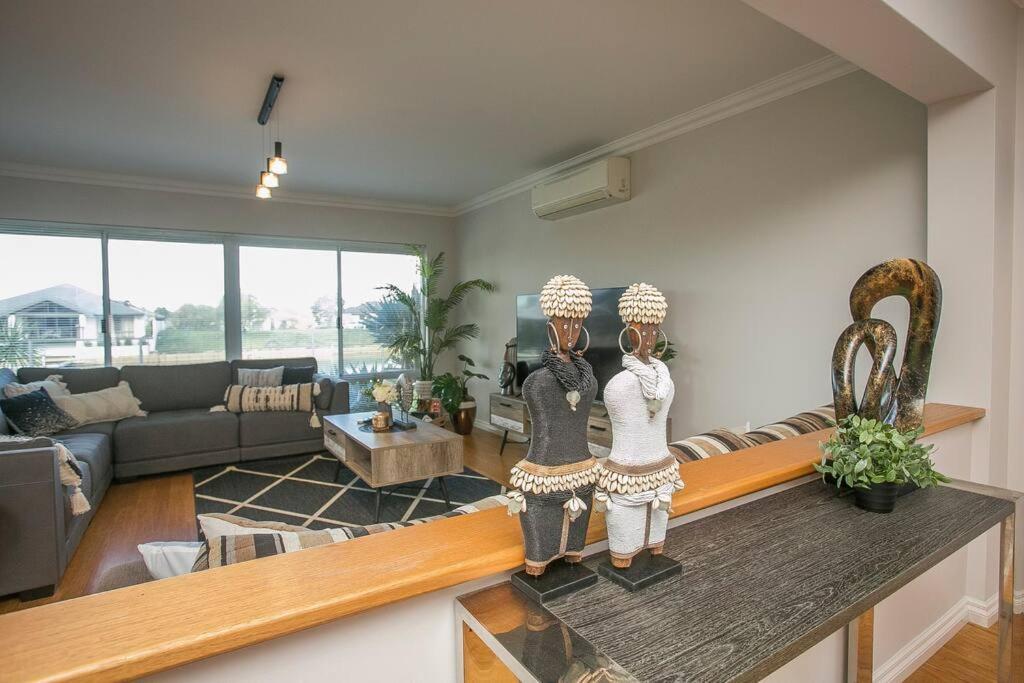 2 Luxury Canal Holiday Homes - Sleep 28 Mandurah Luaran gambar